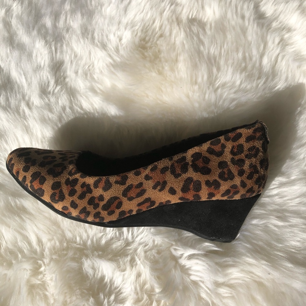 NWOT- Kenneth Cole Leopard wedges. $15